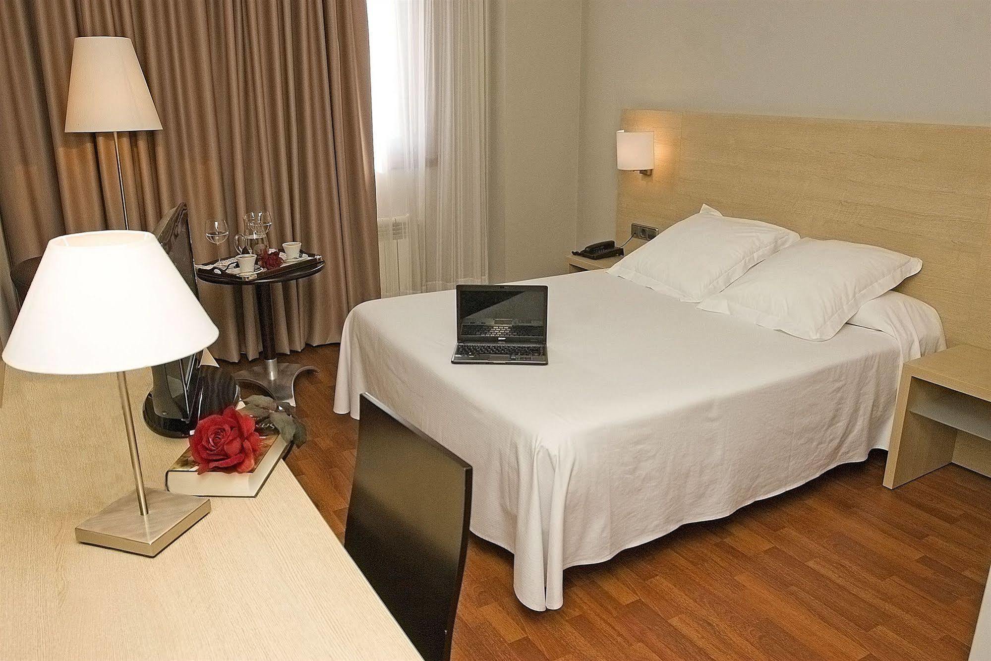 Hotel Valencia Ferrol Exterior photo